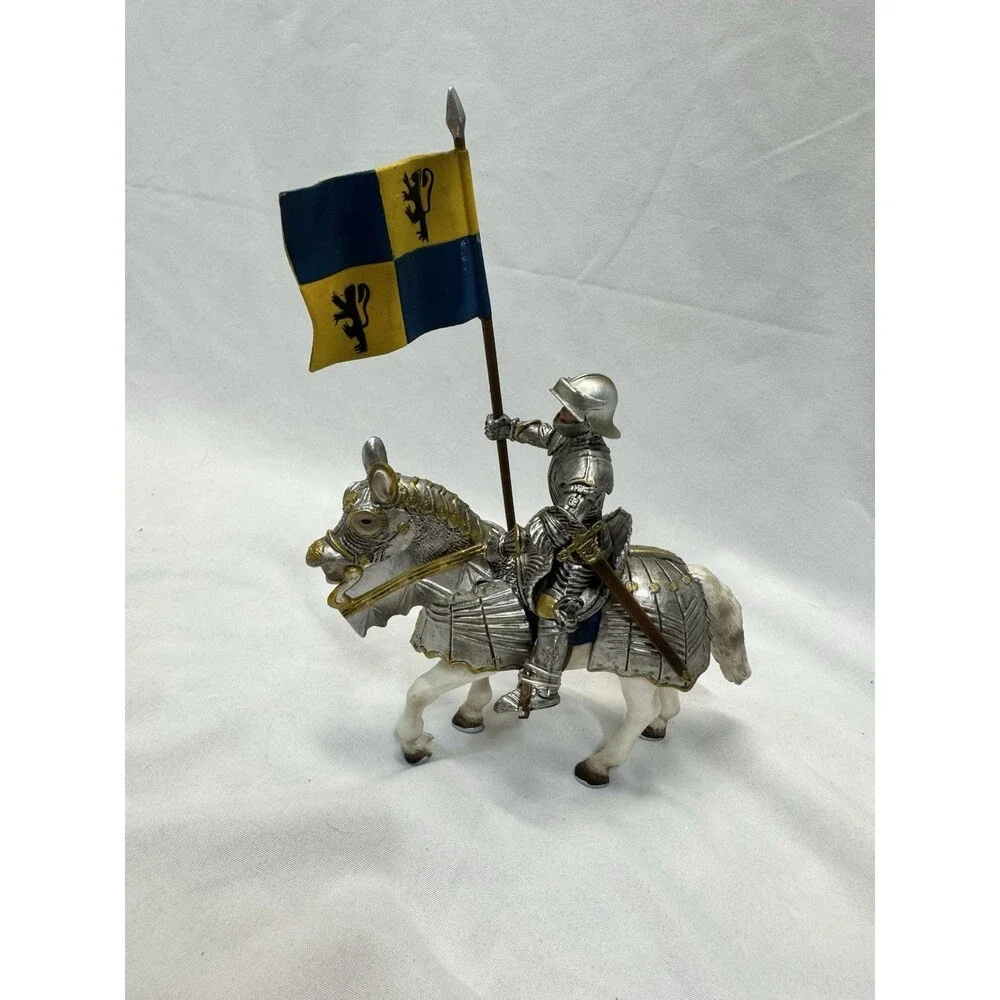 Schleich Knight Flag Bearer On White Horse With Sword 70008 Blue Yellow Flag
